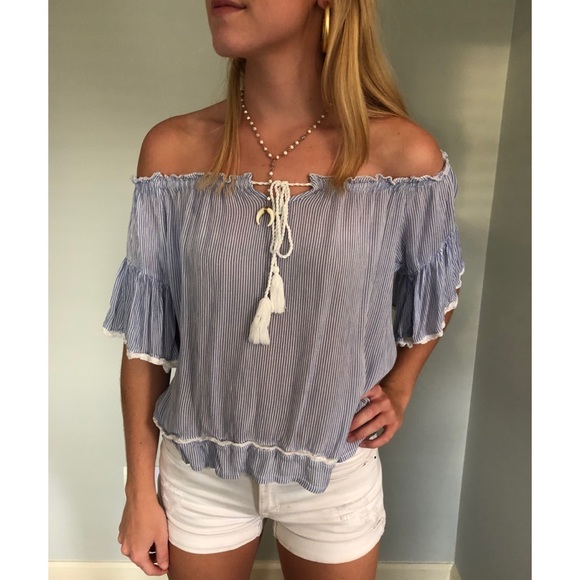 ‼️SOLD AE off the shoulder top - Picture 1 of 3